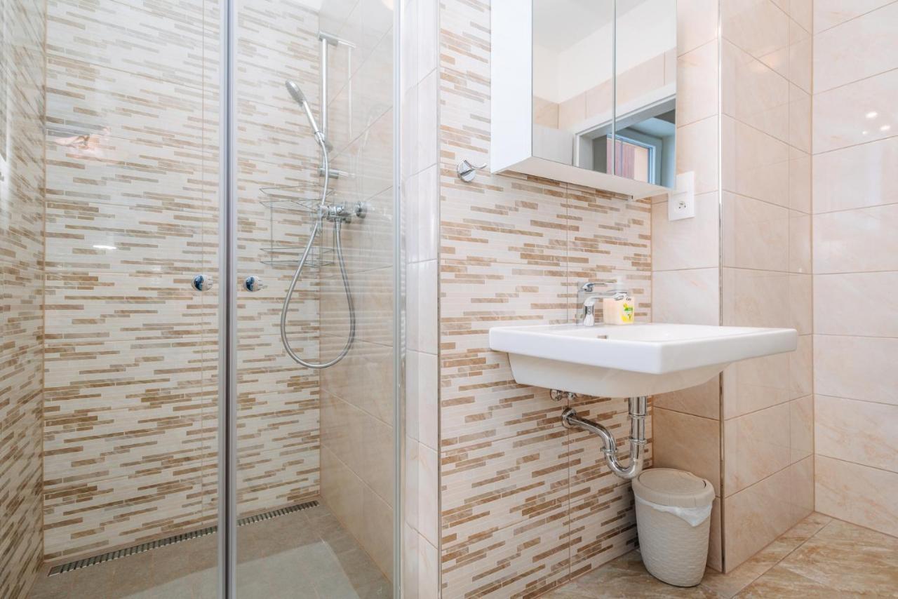 Aura III Apartment Bozi Dar Luaran gambar